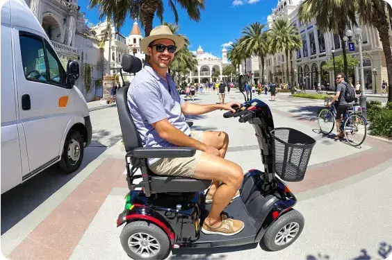 Cliente feliz que tuvo una experiencia sin problemas alquilando un scooter para su viaje a Orlando.