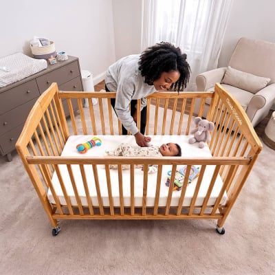 Full-size Crib with Linens