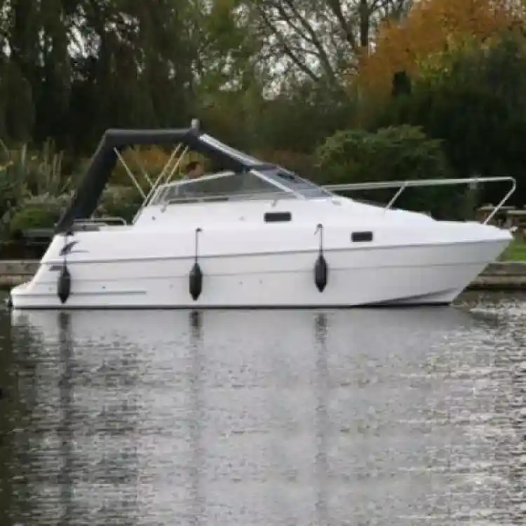 Cabin cruiser rental 