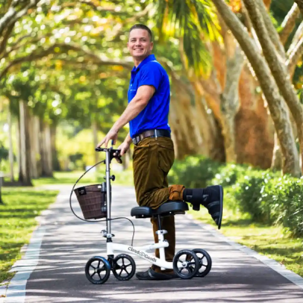 Alquiler de Scooter para rodilla con cesta en Titanic: The Artifact Exhibition